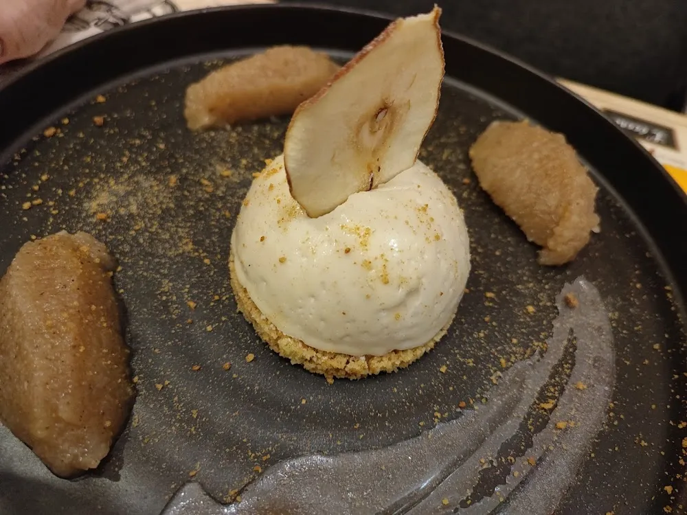 Entremet À la Poire Sur Lit de 4 Épices